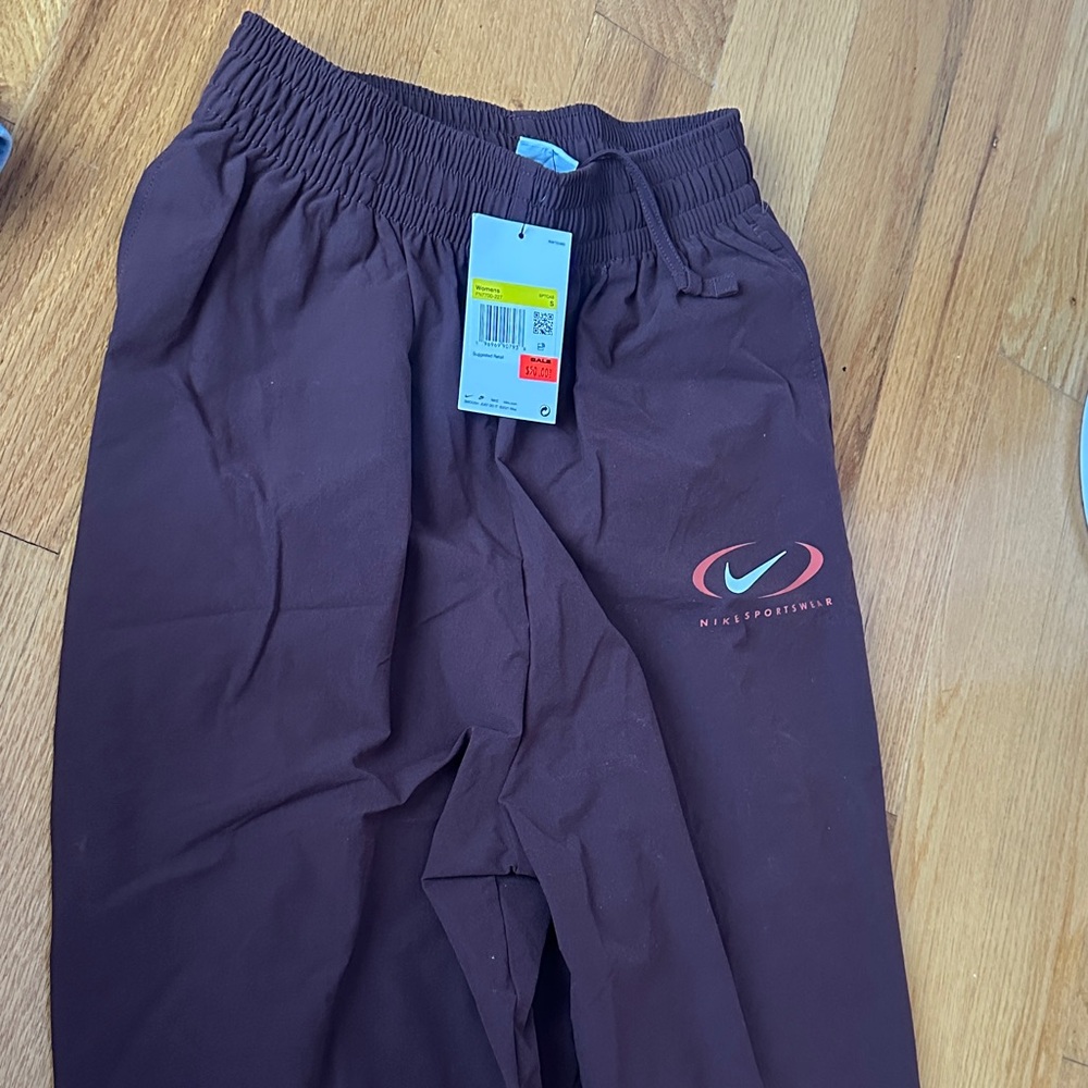 Nike Women Brown Parachute Pants